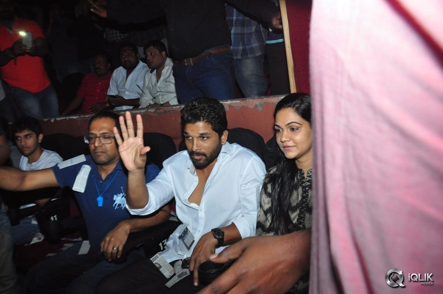 Allu-Arjun-at-Khaidi-No-150-Movie-Screening